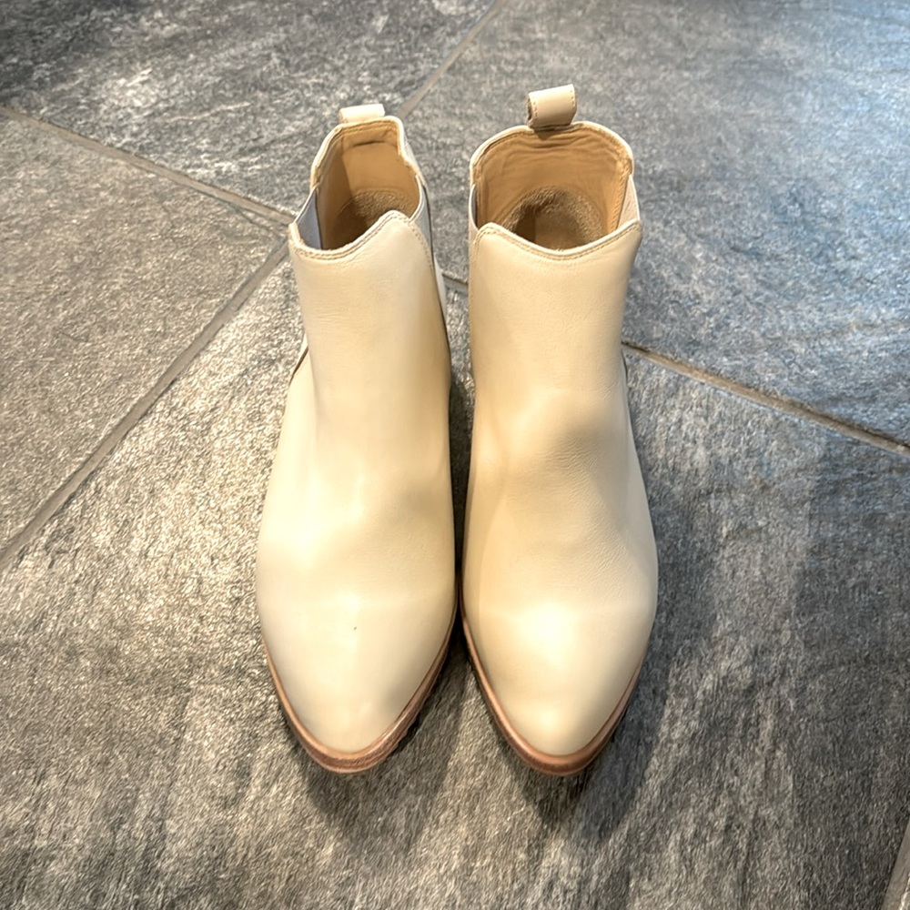 Nicole Chelsea - color bone. Size 7.5. Brand new, never worn